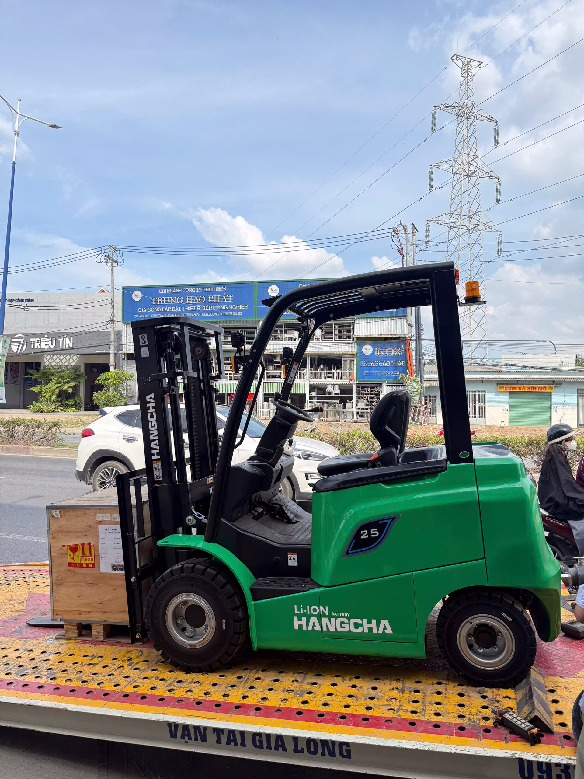 Bàn giao xe nâng điện Lithium 2,5 tấn HANGCHA tại TP.HCM 41 z7457522578549 50790714a9dde7a3812d2e741ce59f16