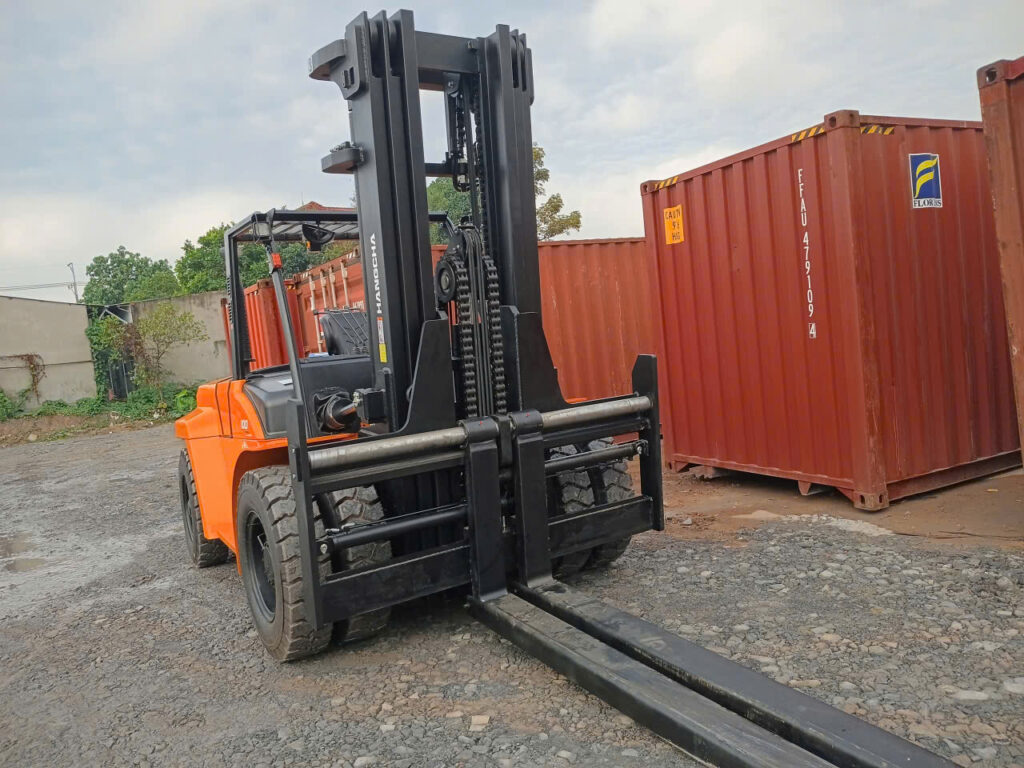 Bàn Giao Xe Nâng Dầu 10 Tấn Động Cơ Cummins – Sức Mạnh Vượt Trội Cho Doanh Nghiệp 21 z7568248592823 aed808449ff423e1f7055a6a9d52de9c